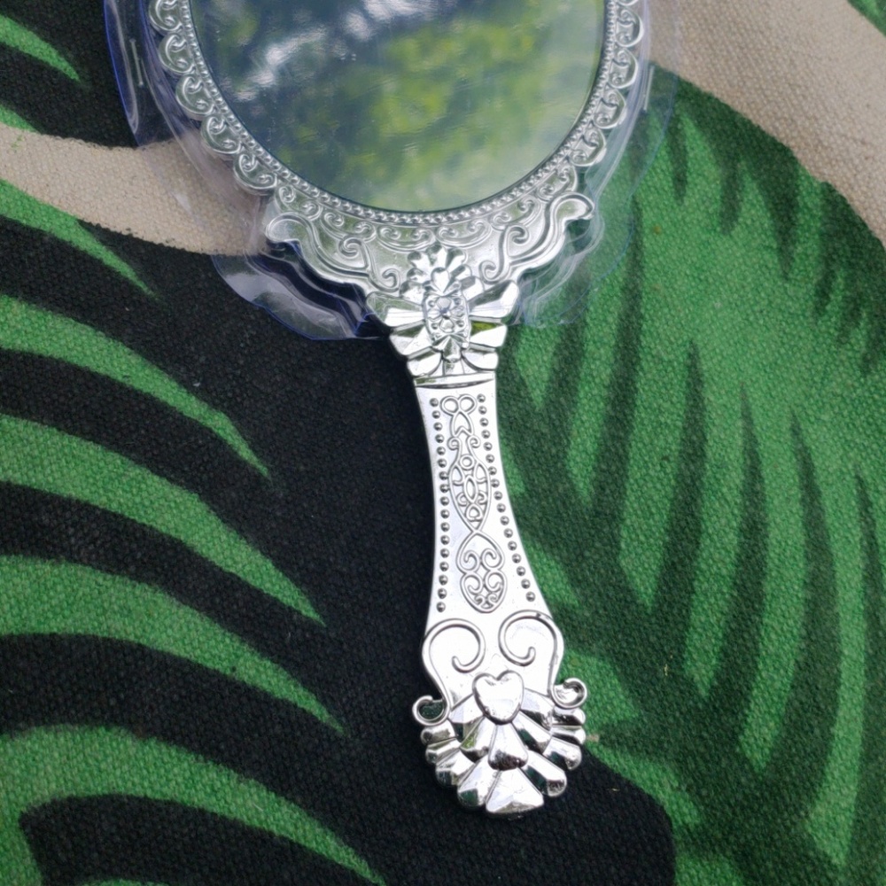 Hand Held Vanity Mirror - Picture 5 of 5